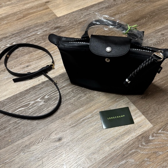 Longchamp Handbags - Longchamp limited edition pouch le pliage